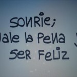 sonrie, vale la pena ser feliz